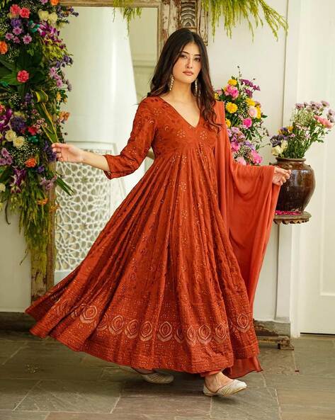 Women Embroidered Kurta Set with Dupatta