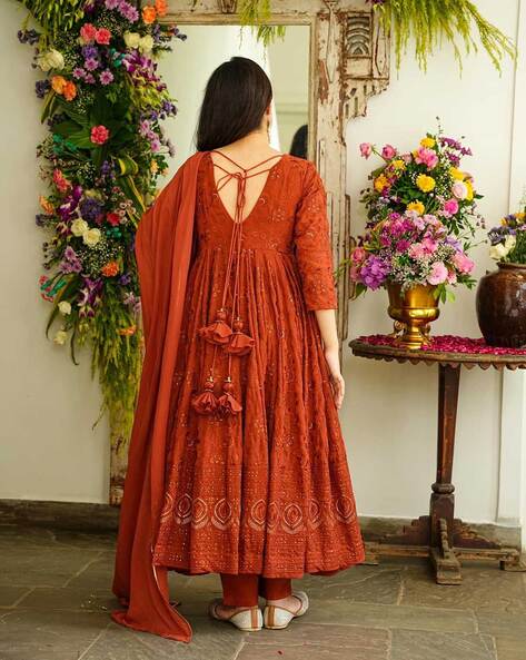 Women Embroidered Kurta Set with Dupatta