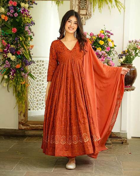 Women Embroidered Kurta Set with Dupatta