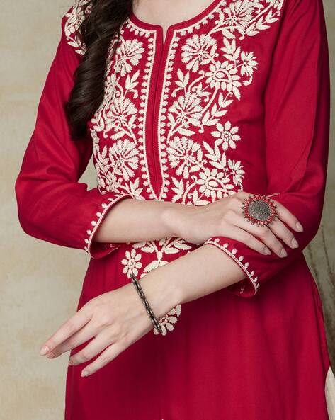 Women Embroidered Straight Kurta